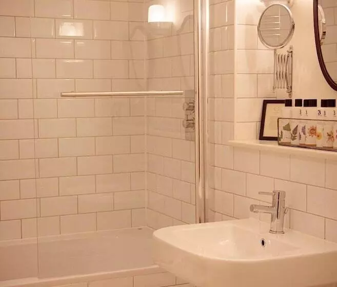 簡易ホテル The White Hart