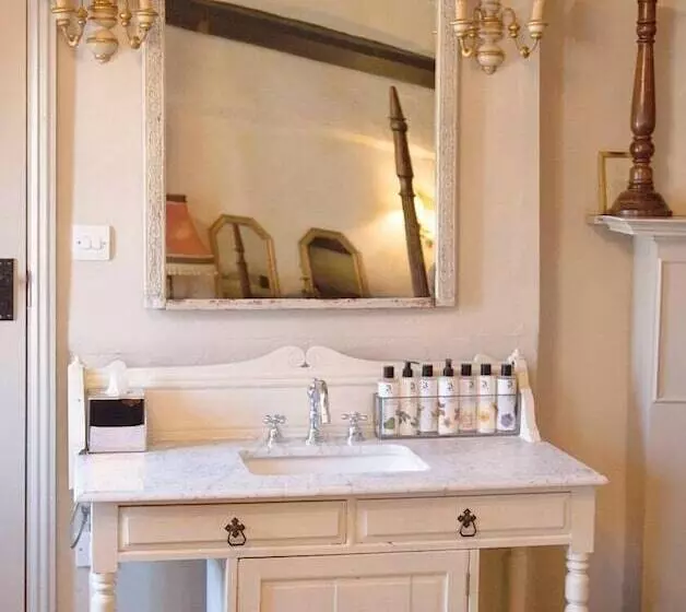 簡易ホテル The White Hart