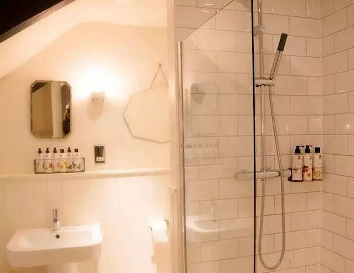 簡易ホテル The White Hart