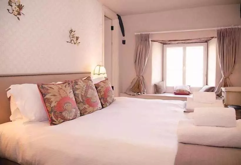 簡易ホテル The White Hart