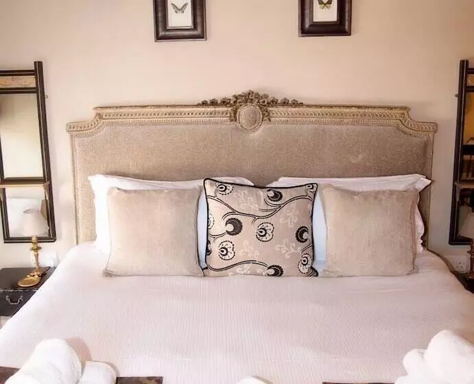 簡易ホテル The White Hart