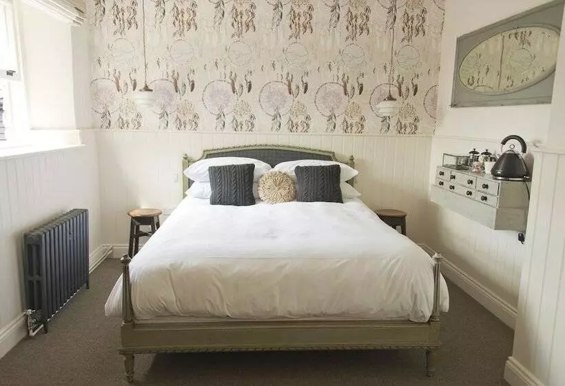 簡易ホテル The White Hart