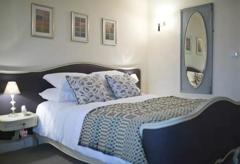 簡易ホテル The White Hart