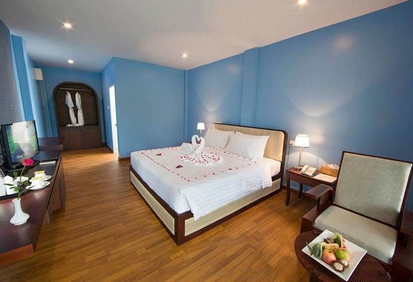 هتل Azura Beach Resort