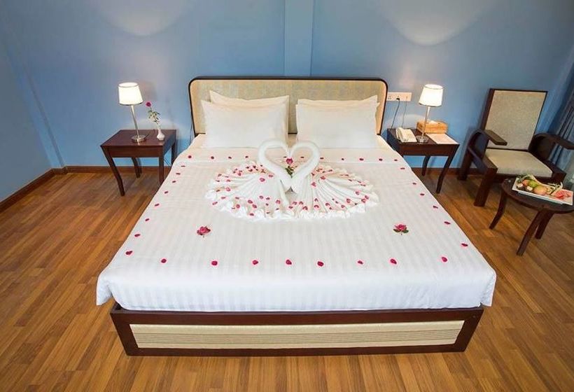 هتل Azura Beach Resort