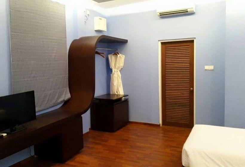 هتل Azura Beach Resort