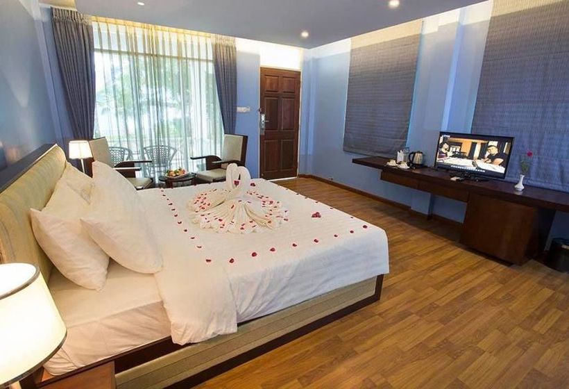 هتل Azura Beach Resort