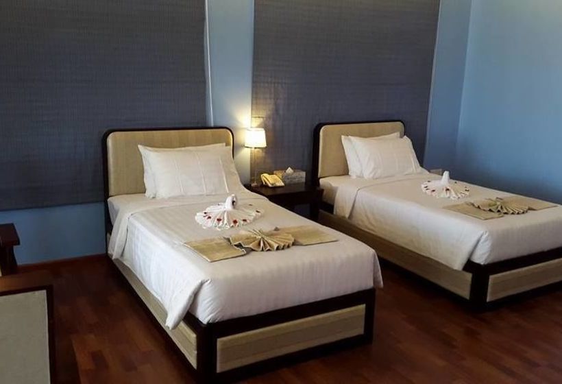 هتل Azura Beach Resort