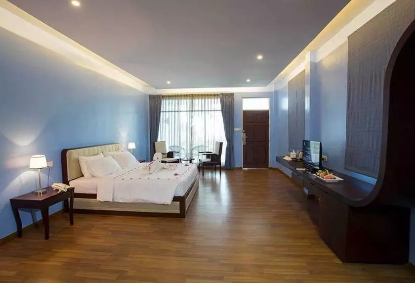 هتل Azura Beach Resort