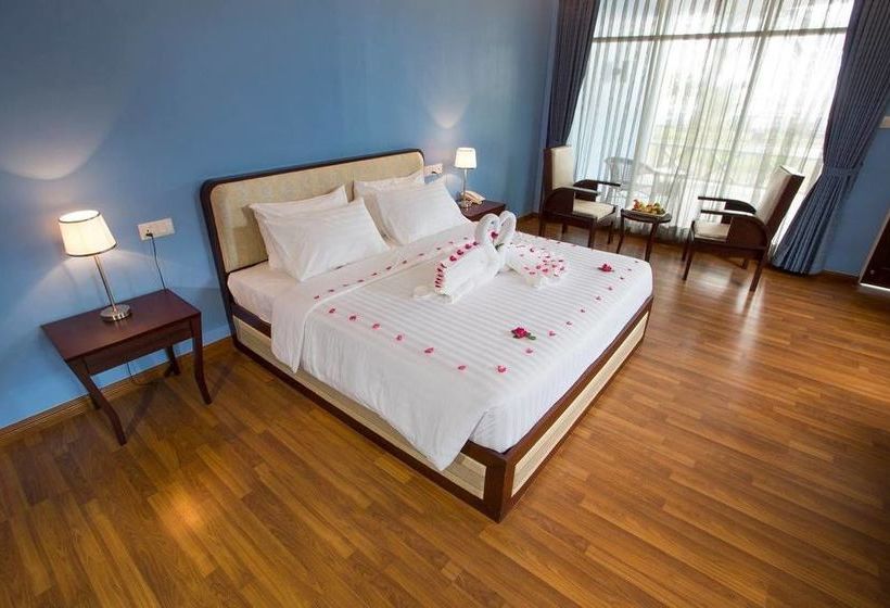 هتل Azura Beach Resort