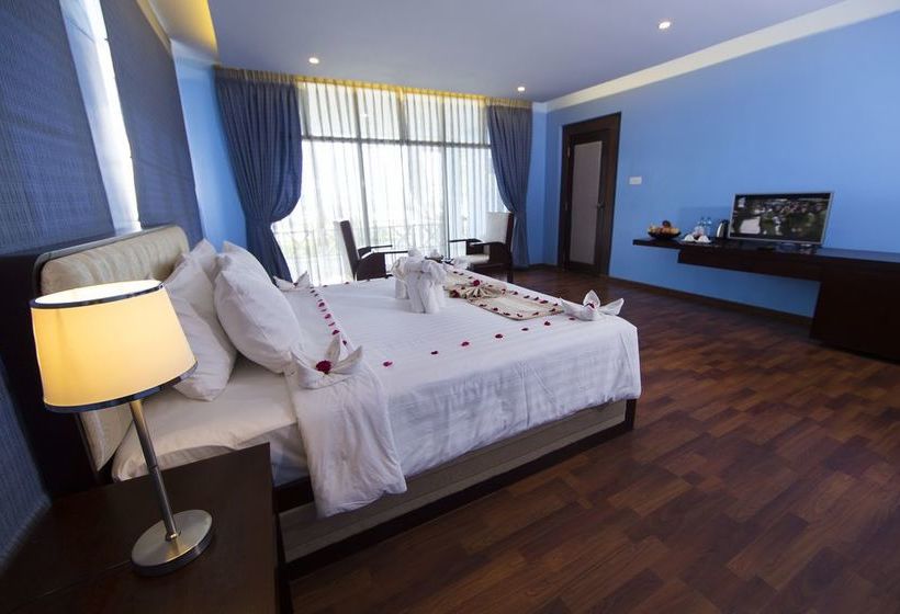 هتل Azura Beach Resort