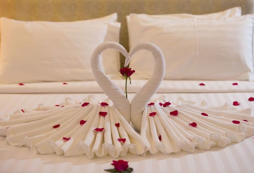 هتل Azura Beach Resort