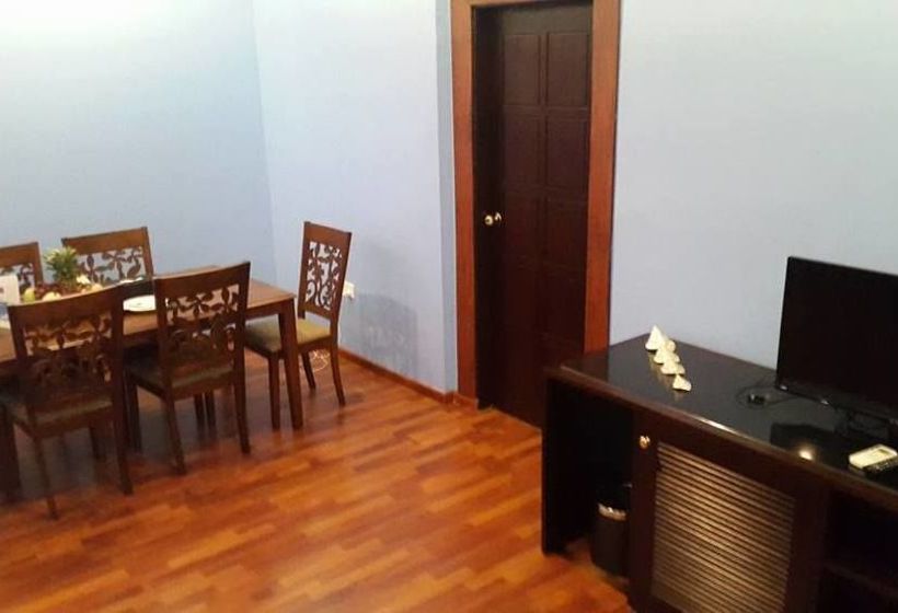 هتل Azura Beach Resort