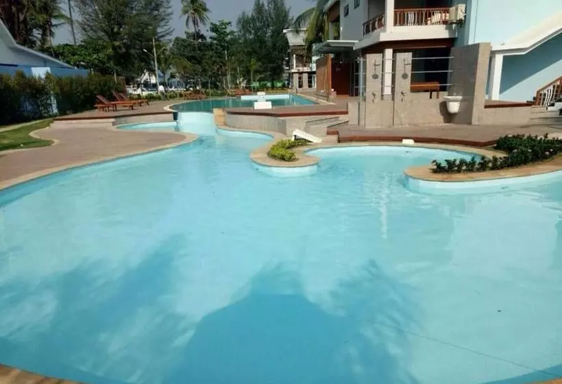هتل Azura Beach Resort