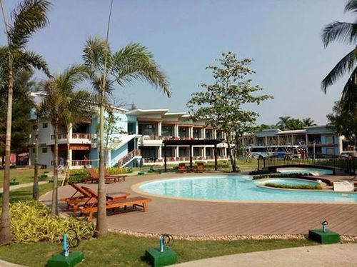 هتل Azura Beach Resort