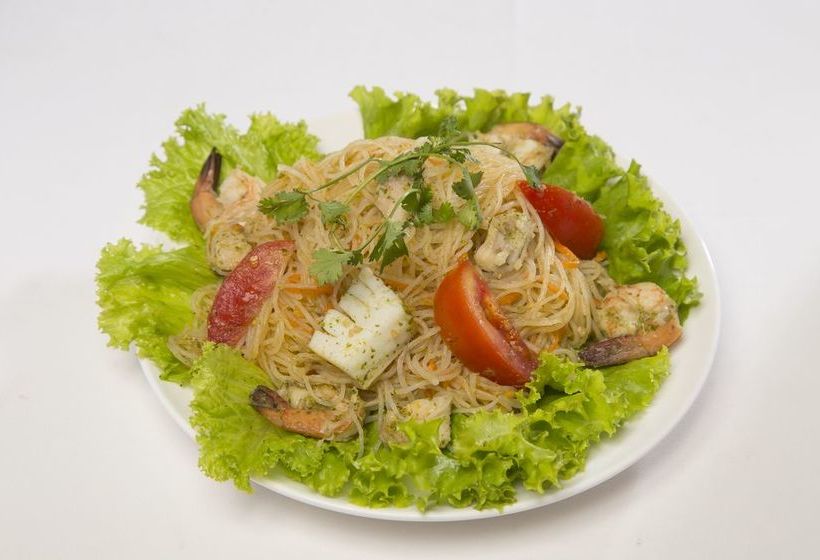 هتل Azura Beach Resort