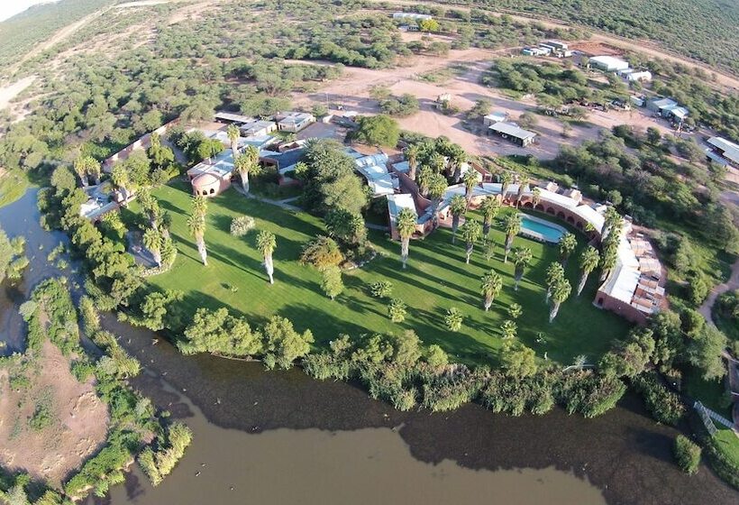 هتل Mount Etjo Safari Lodge