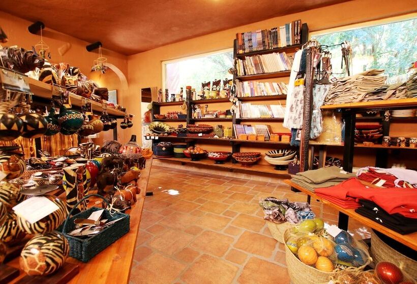 هتل Mount Etjo Safari Lodge