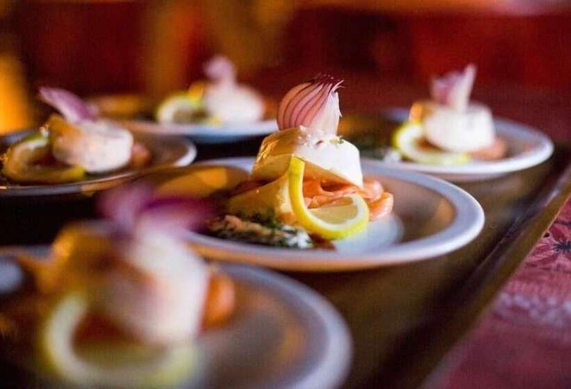 هتل Mount Etjo Safari Lodge