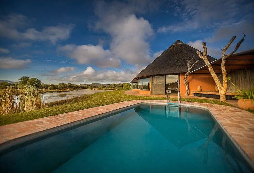 هتل Mount Etjo Safari Lodge