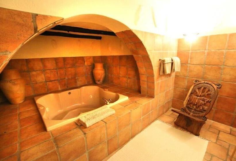 هتل Mount Etjo Safari Lodge