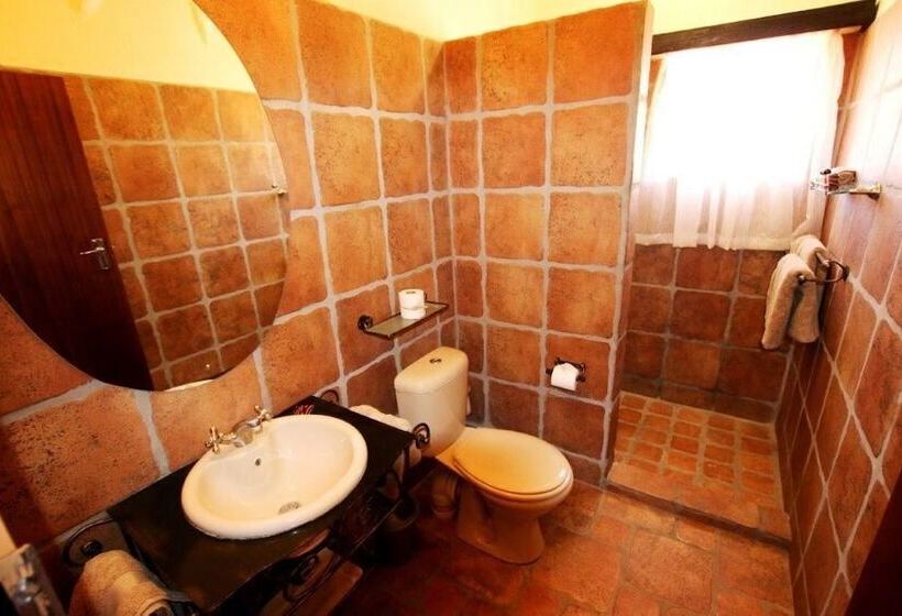 هتل Mount Etjo Safari Lodge