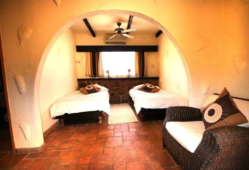 هتل Mount Etjo Safari Lodge