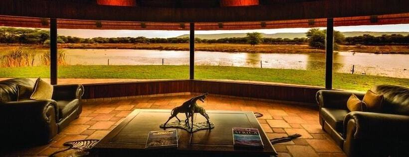 هتل Mount Etjo Safari Lodge