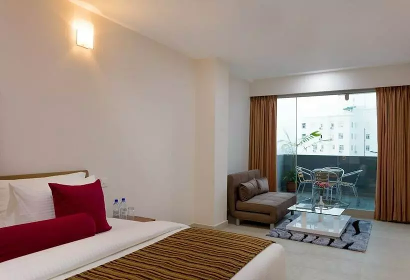 هتل Beehive Central