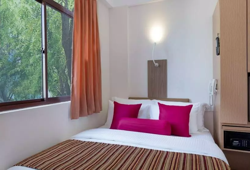 هتل Beehive Central