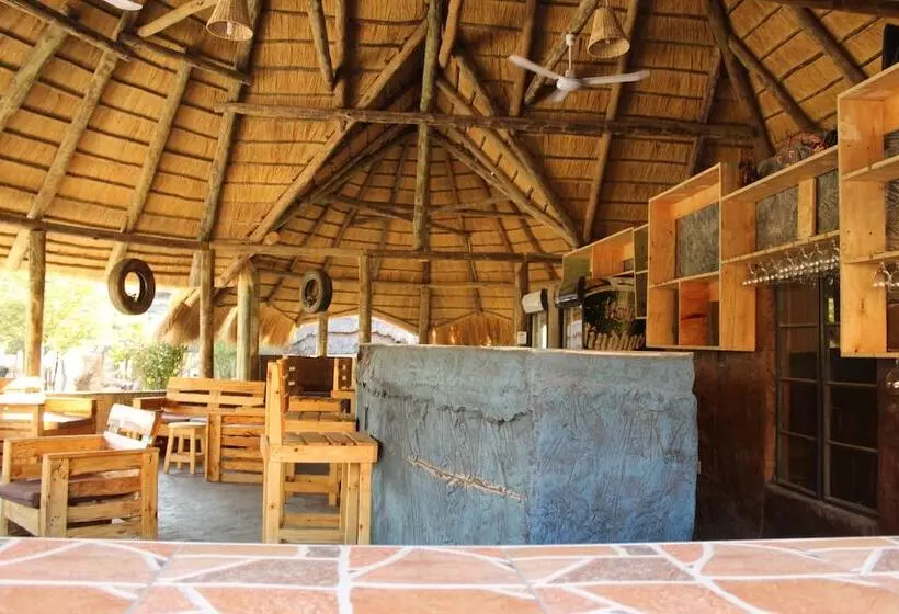 هتل Pelican Lodge And Camping