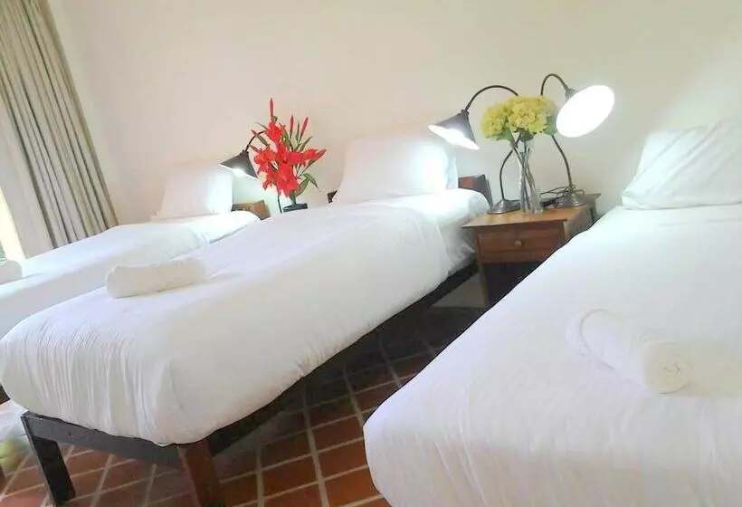 Hotelli Siam Tara Resort