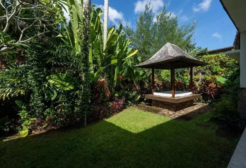 ホテル Surya Kembar Villas