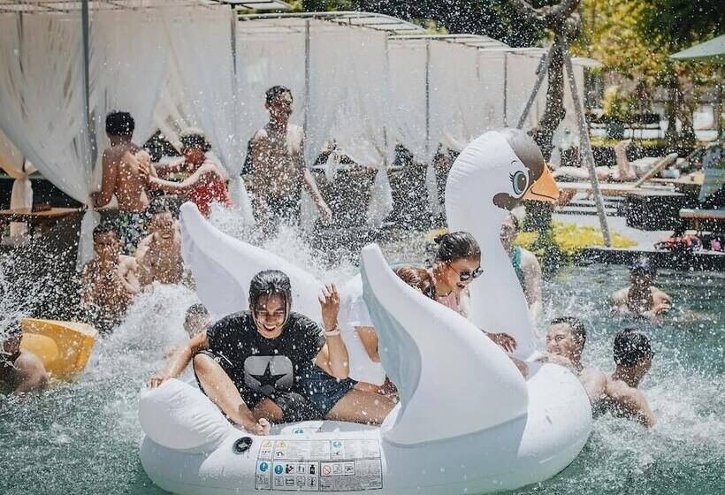 Отель Surya Kembar Villas