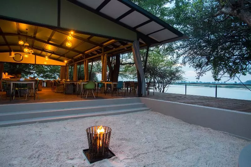 هتل Zambezi Mubala Lodge