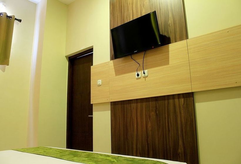 בית מלון כפרי Zen Rooms Lengkong Gatot Subroto