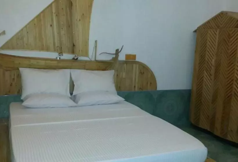 پانسیون Manta Inn
