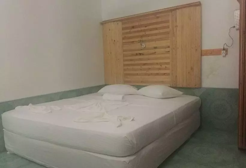 پانسیون Manta Inn