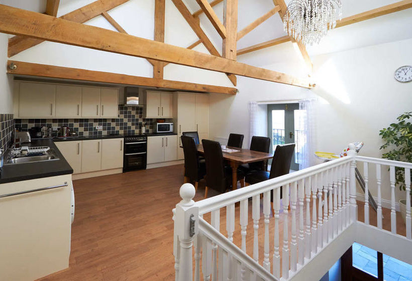 West Pennicknold Barn