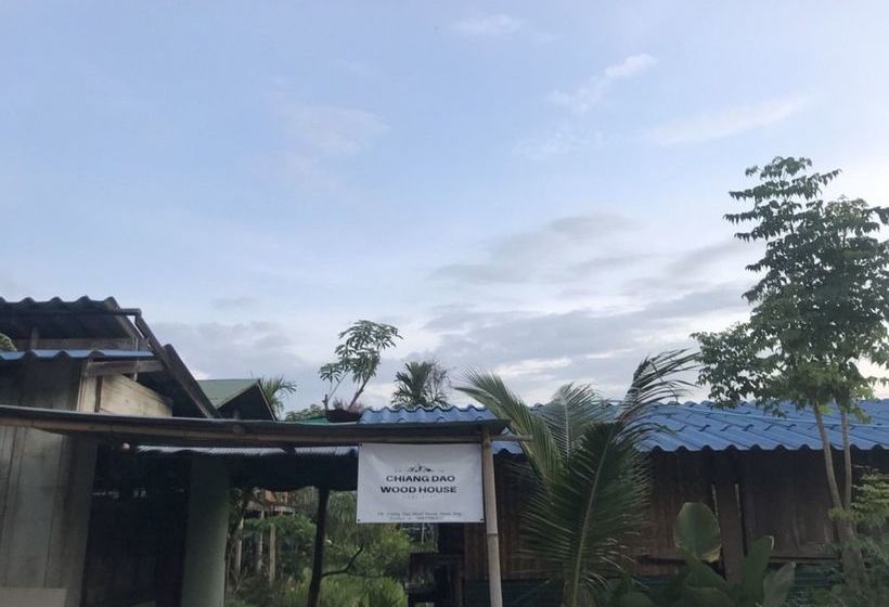 فندق صغير Chiangdao Wood House Homestay