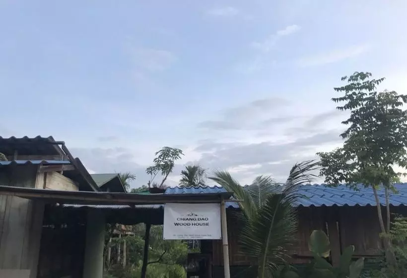 هاستل Chiangdao Wood House Homestay