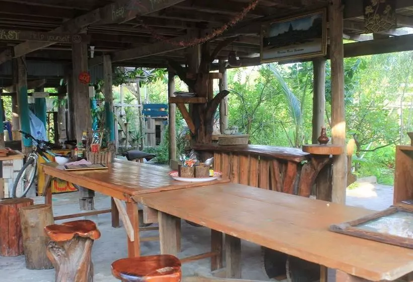 هاستل Chiangdao Wood House Homestay