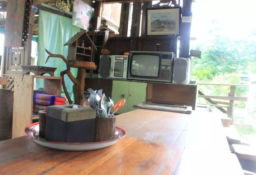 هاستل Chiangdao Wood House Homestay