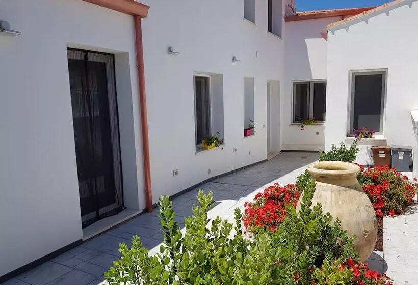 ベッドアンドブレックファースト B. Sinis