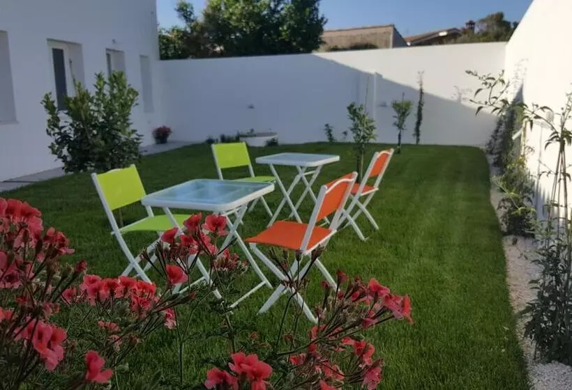 ベッドアンドブレックファースト B. Sinis