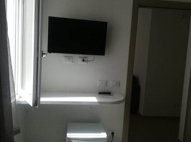 ベッドアンドブレックファースト B. Sinis