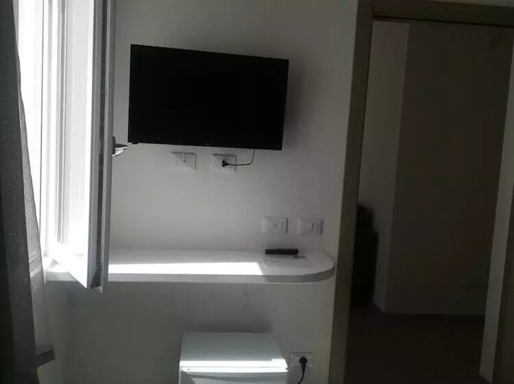 ベッドアンドブレックファースト B. Sinis