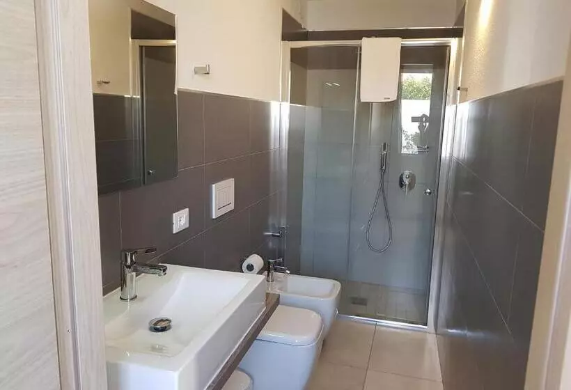 ベッドアンドブレックファースト B. Sinis