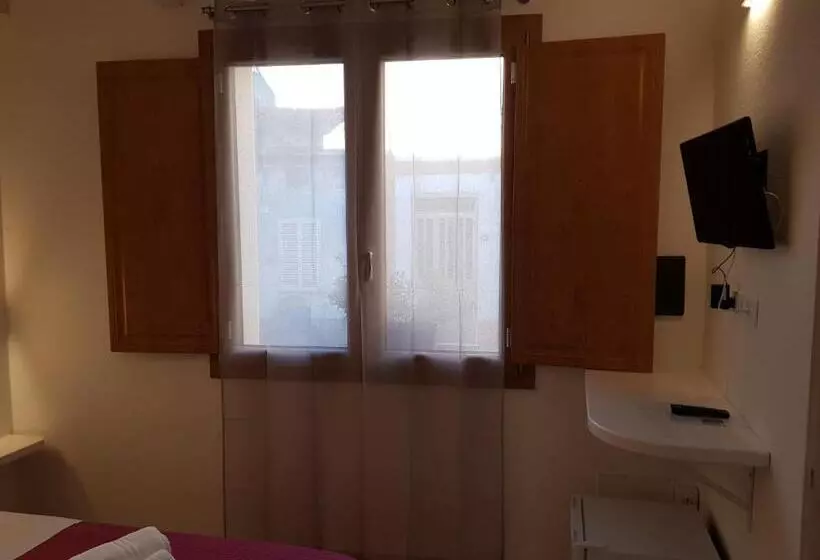 ベッドアンドブレックファースト B. Sinis