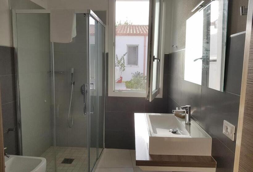 ベッドアンドブレックファースト B. Sinis